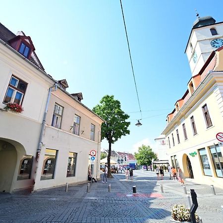Lovely 2 Bedroom Apartment In Historic City Center Hermannstadt Exterior foto