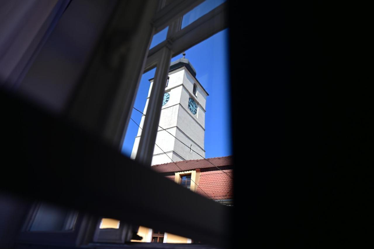 Lovely 2 Bedroom Apartment In Historic City Center Hermannstadt Exterior foto